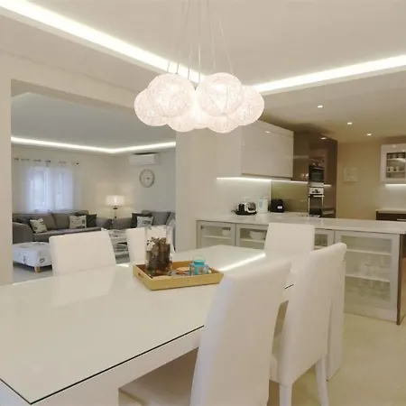 Villa Pinhal 213-cleverdetails- Sleeps 8, Quiet Area, Walking Distance *