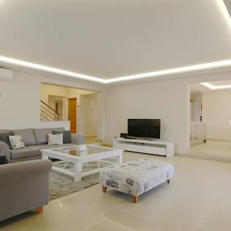 Pinhal 213-cleverdetails- Sleeps 8, Quiet Area, Walking Distance * 빌라모라