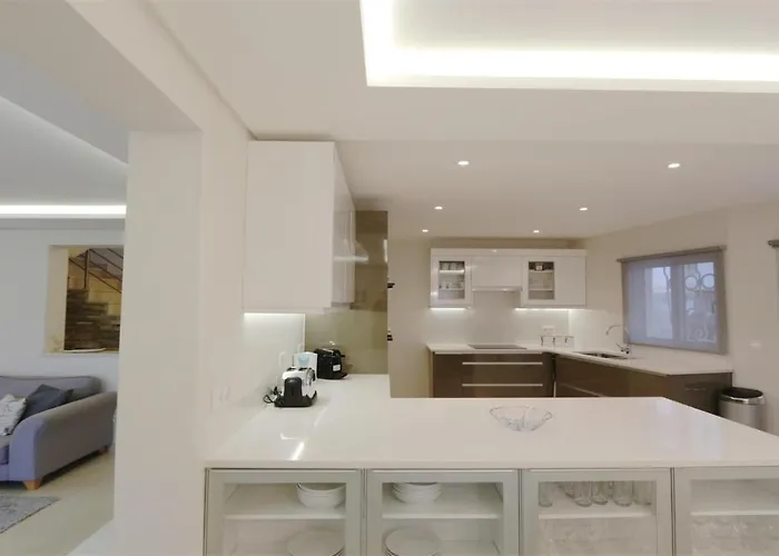 Pinhal 213-cleverdetails- Sleeps 8, Quiet Area, Walking Distance Villa